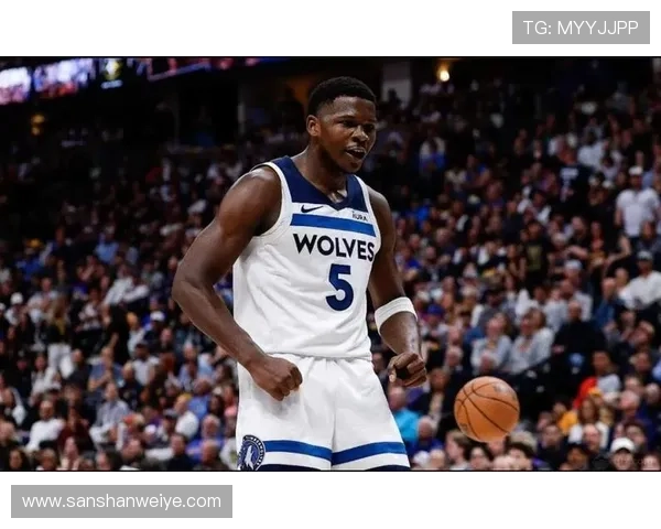 爱德华兹突破加速提升得分效率显著拉开与同位置新秀差距