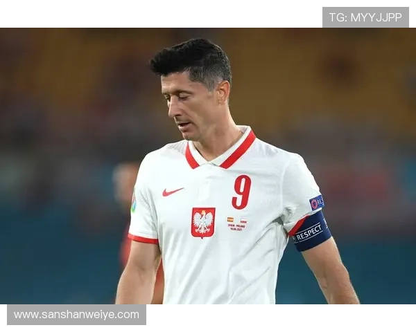 莱万多夫斯基西甲首季统治力解析:转会后的进球效率与适应性是否延续? 莱万多夫斯基西甲首季统治力解析:转会后的进球效率与适应性是否延续?